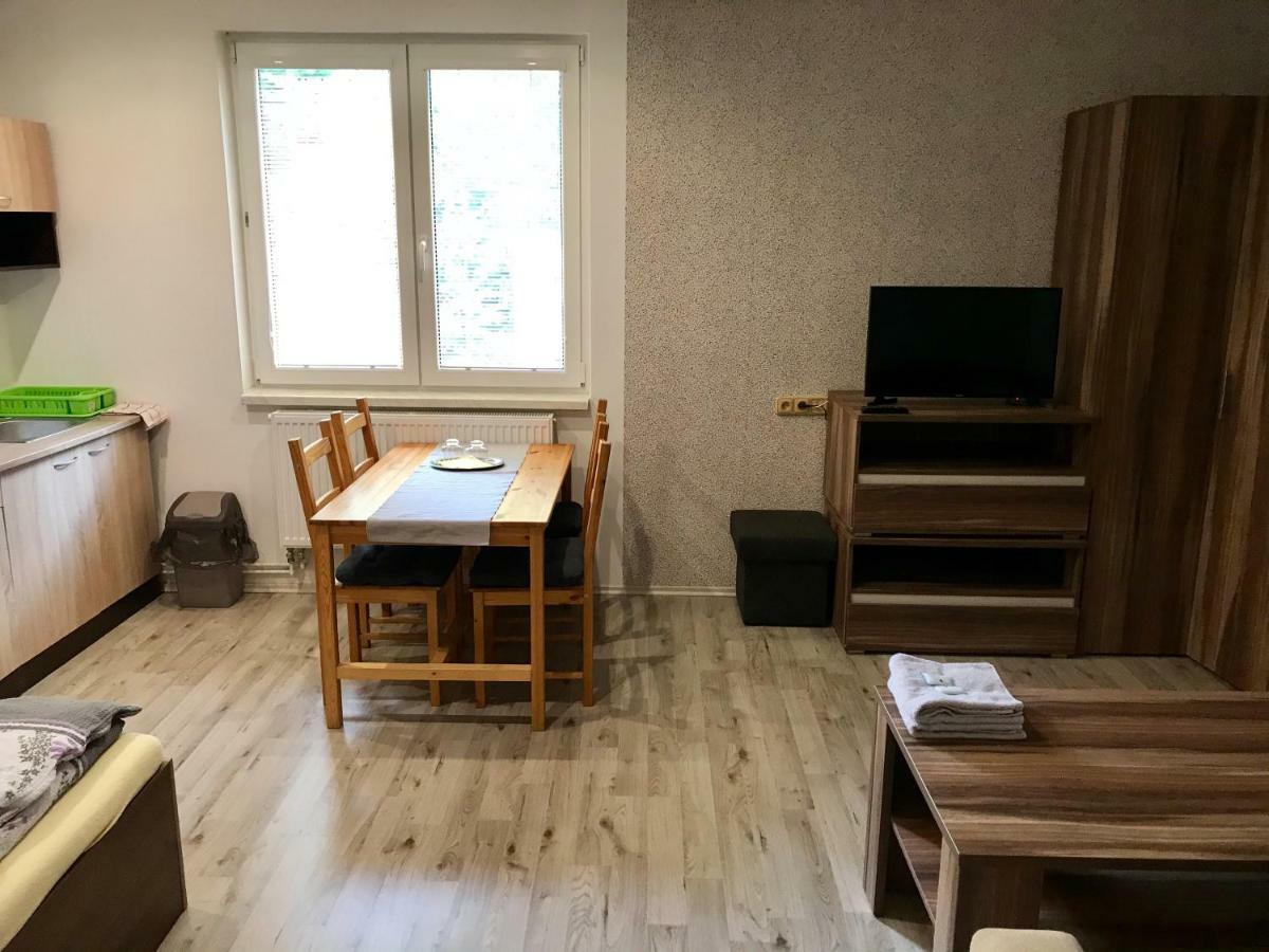 Restaurace Penzion Pod Sumarnikem Tvarozna Lhota 외부 사진